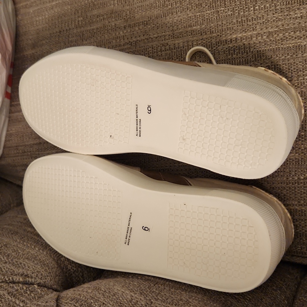 Size 6 DV by Dolce Vita Rocco Lace Up Sneaker - Picture 3 of 6